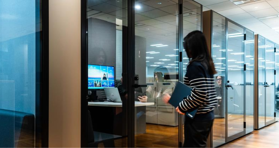 社員が働いている様子